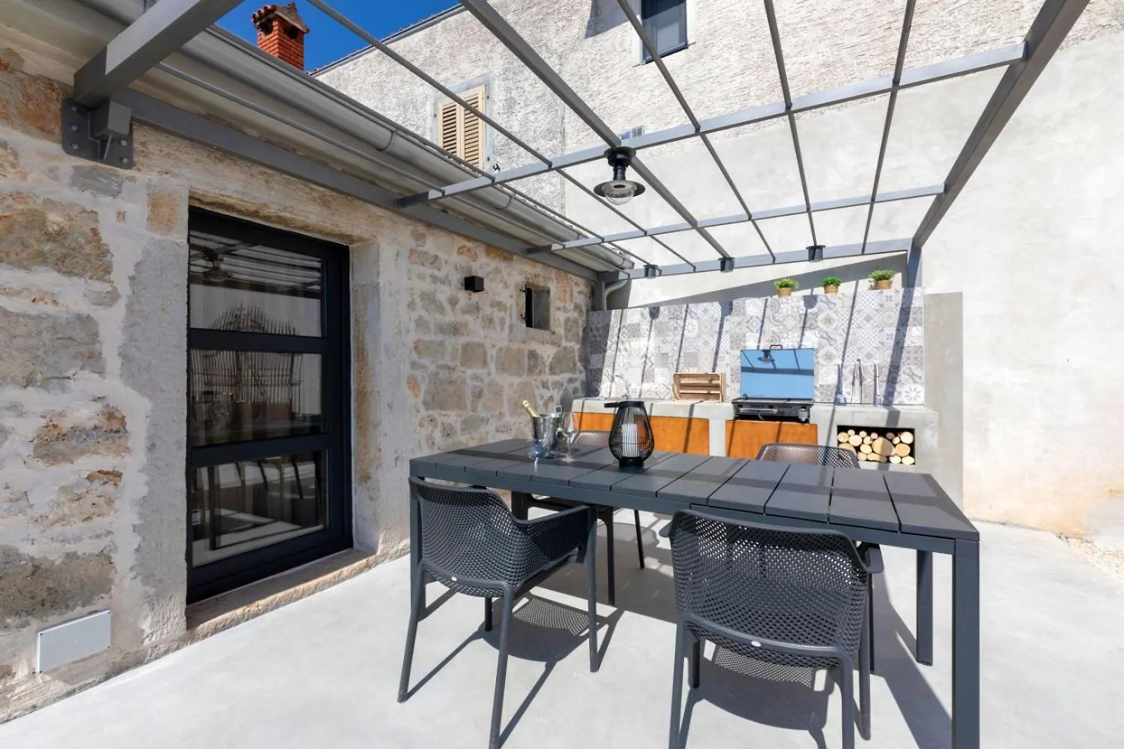 Rustic Villa Dvori With Outdoor Pool In Porec Vrznaveri