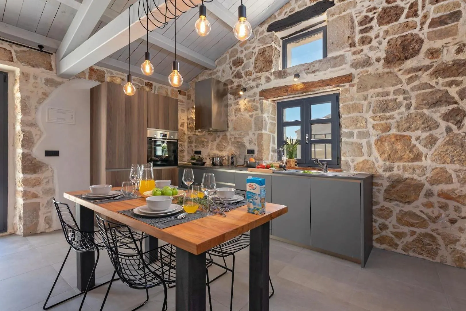 Rustic Villa Dvori With Outdoor Pool In Porec Vrznaveri