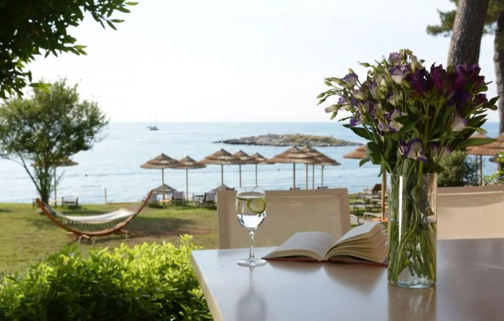 Rustic Villa Dvori With Outdoor Pool In Porec Vrznaveri Croácia